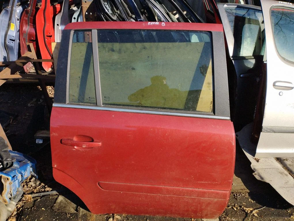 Rear door – rear right