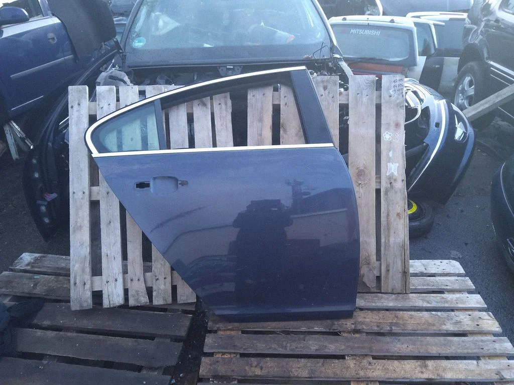 Rear door – rear right