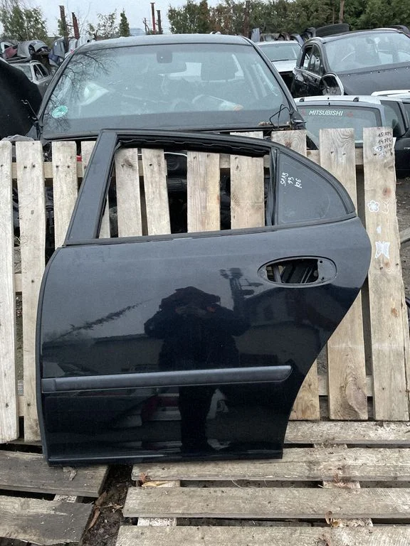 Rear door – rear left