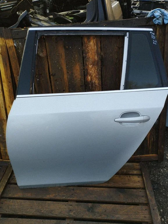 Rear door – rear left