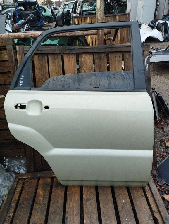 Rear door – rear right