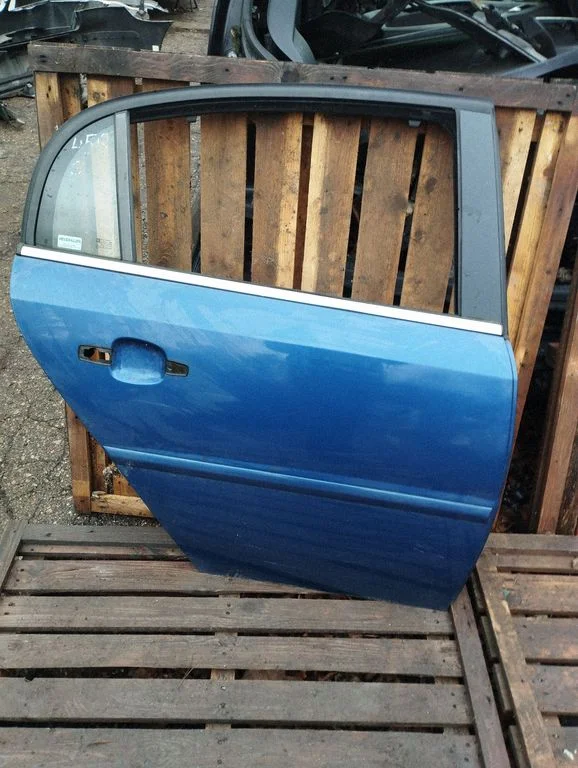 Rear door – rear right