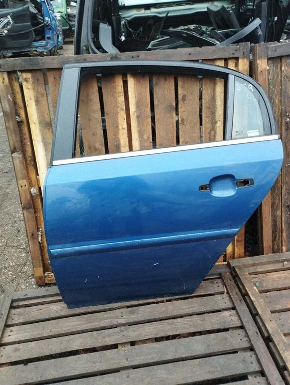 Rear door – rear left