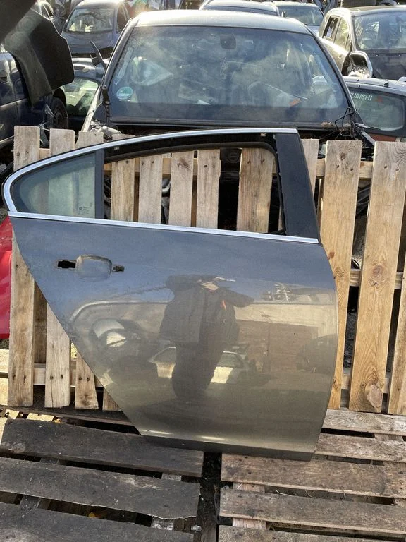 Rear door – rear right