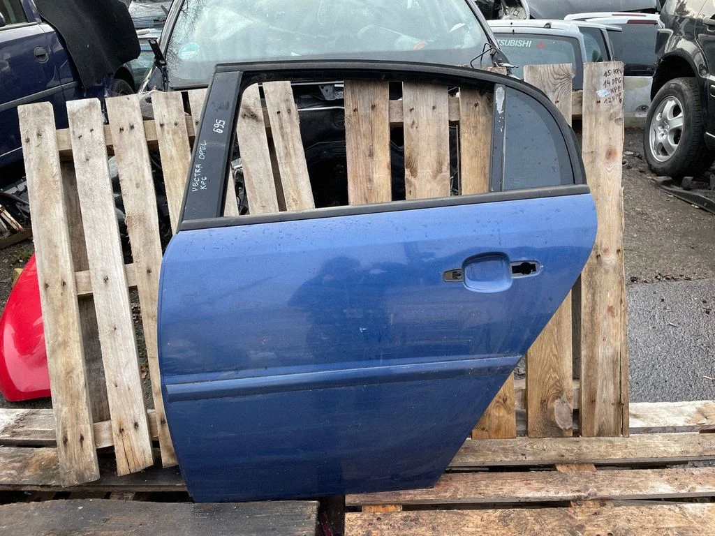 Rear door – rear left