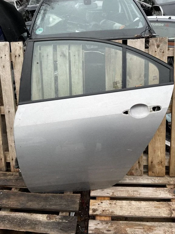 Rear door – rear left