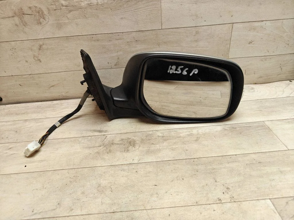Front door electric wing mirror E1020058