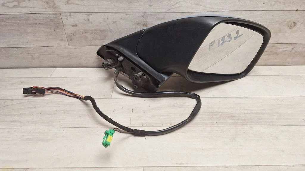 Front door electric wing mirror E2011011