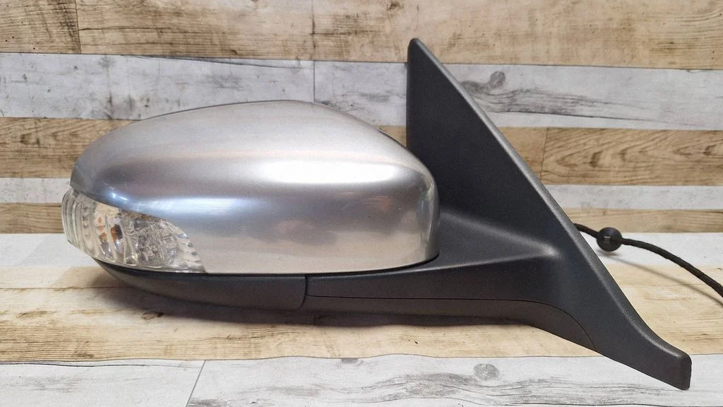 Front door electric wing mirror – front right