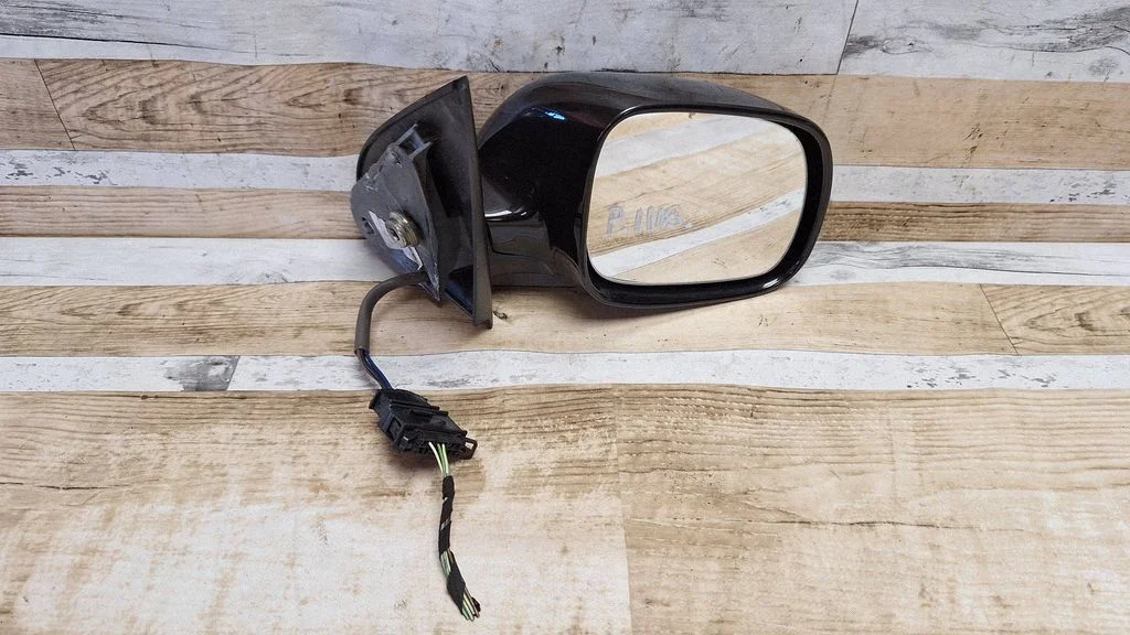 Front door electric wing mirror E1020634
