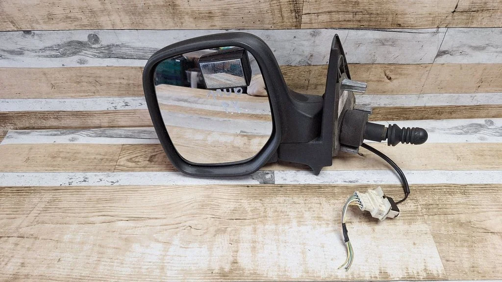 Front door electric wing mirror – front left