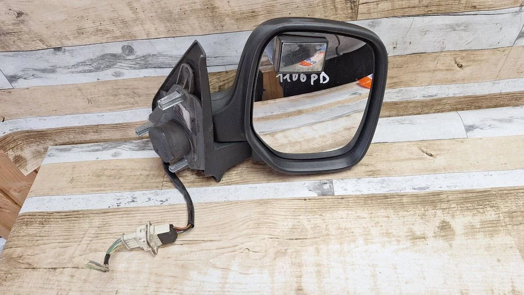 Front door electric wing mirror – front right