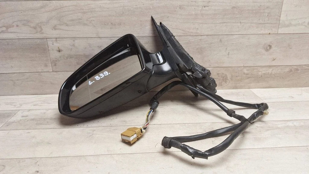 Front door electric wing mirror E1010681