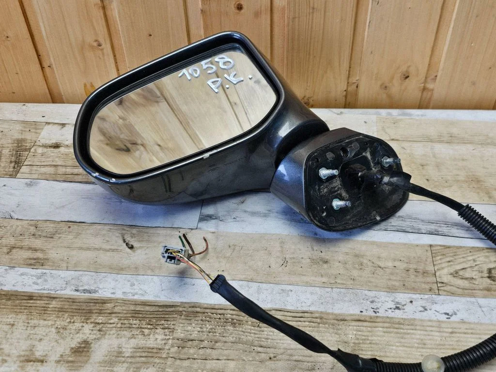 Front door electric wing mirror – front left