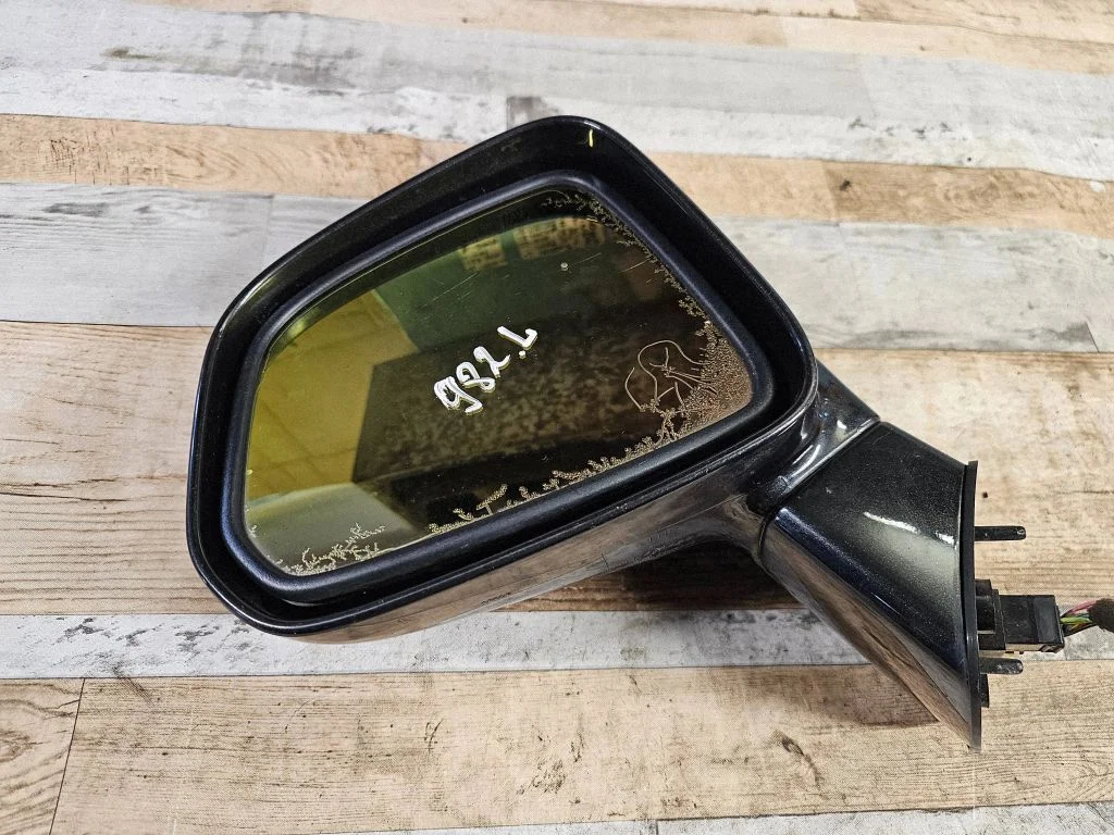 Front door electric wing mirror E4022573