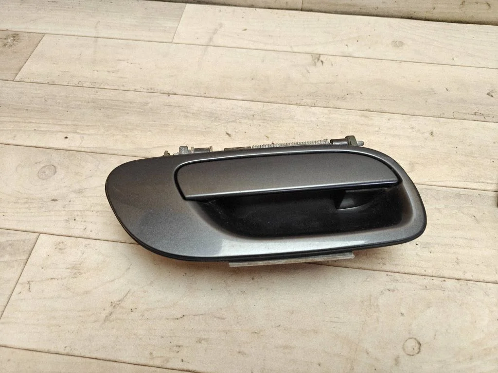 Klamka zewnętrzna drzwi tylnych 9159640