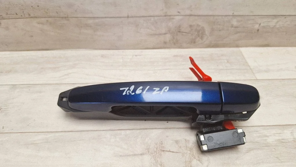 Rear door exterior handle – rear right