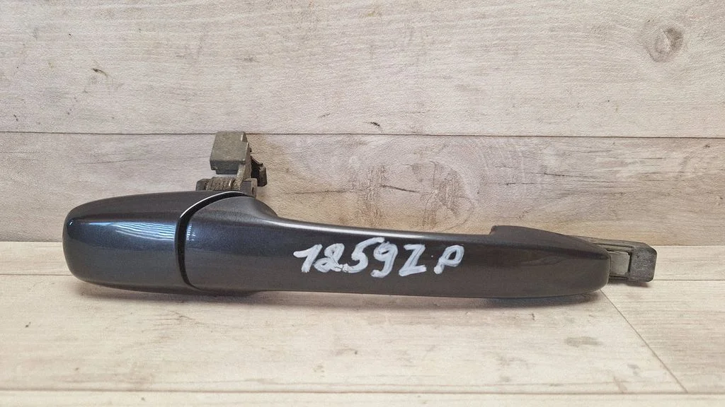 Rear door exterior handle – rear right
