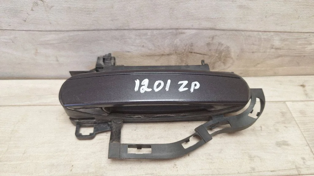 Rear door exterior handle – rear right