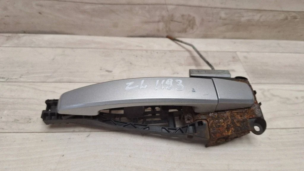 Rear door exterior handle – rear left