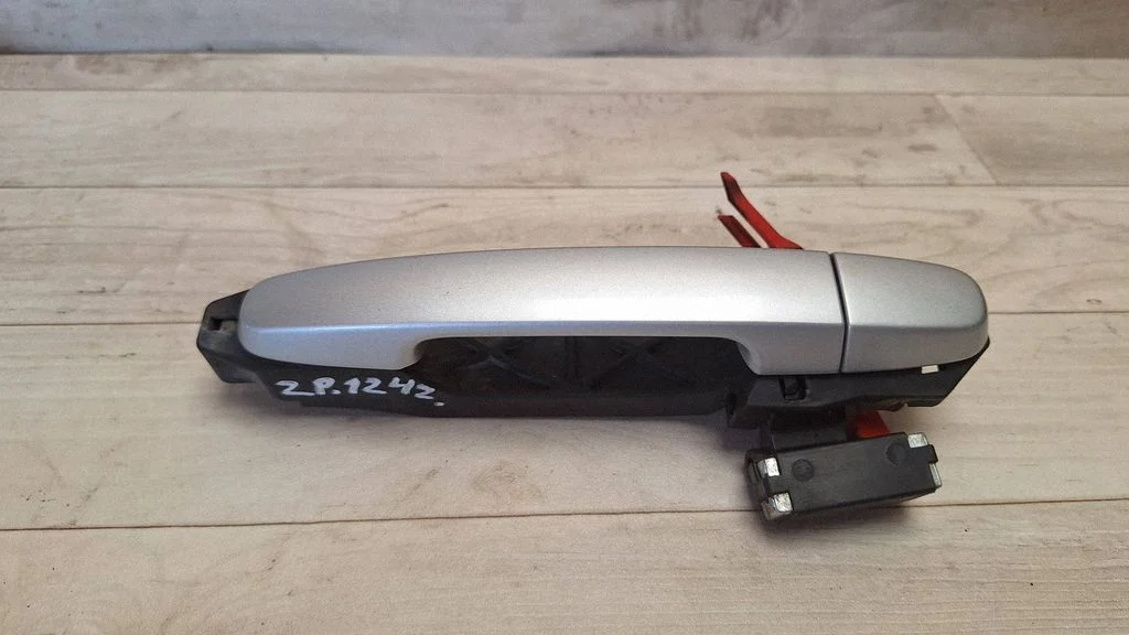 Rear door exterior handle – rear right