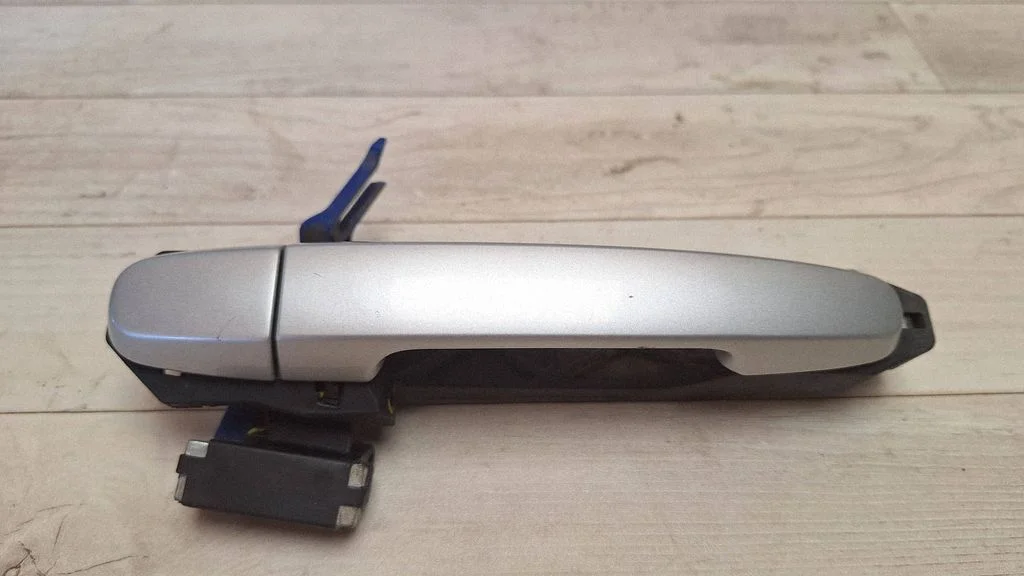 Rear door exterior handle – rear left