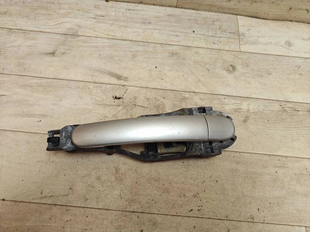 Klamka zewnętrzna drzwi tylnych 3B0837885
