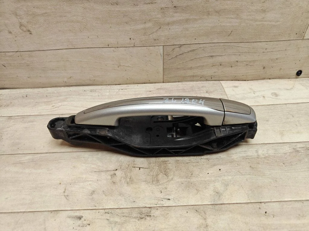Rear door exterior handle 9672961180