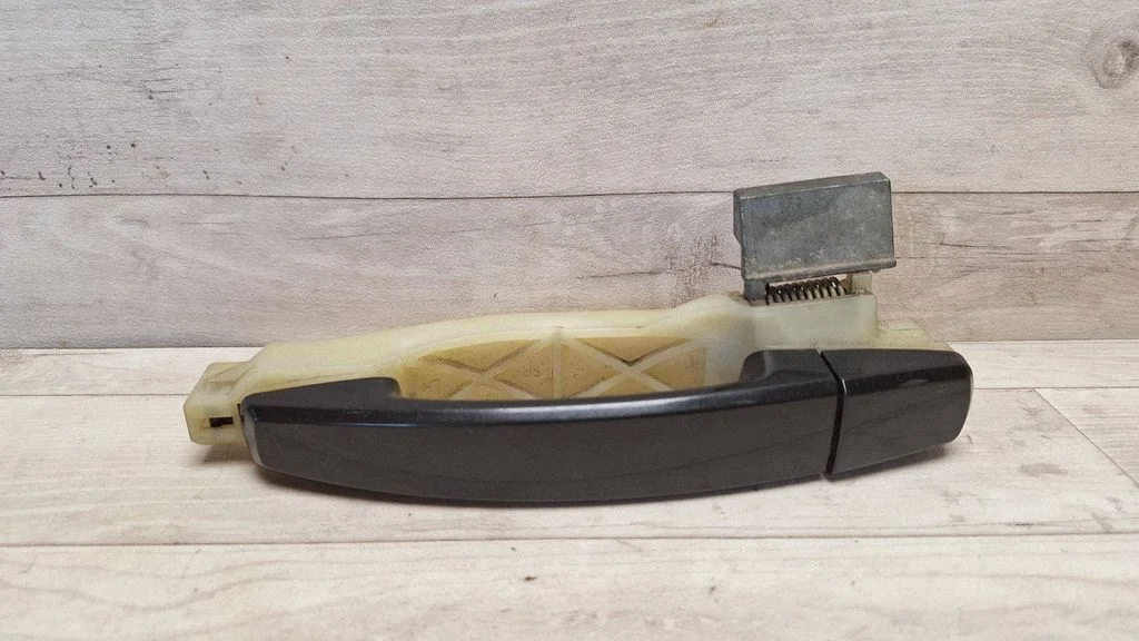 Rear door exterior handle – rear left
