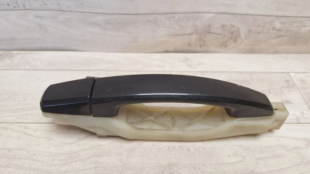 Rear door exterior handle – rear right