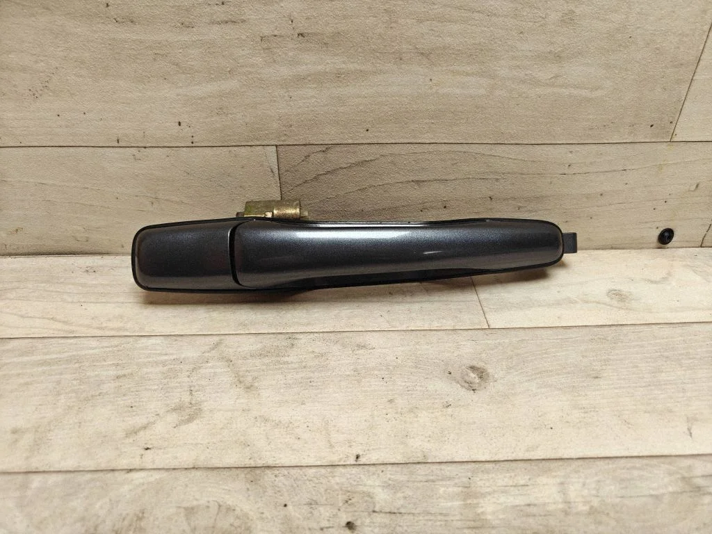 Aizmugurējo durvju ārējais atvēršanas rokturis MR5261102