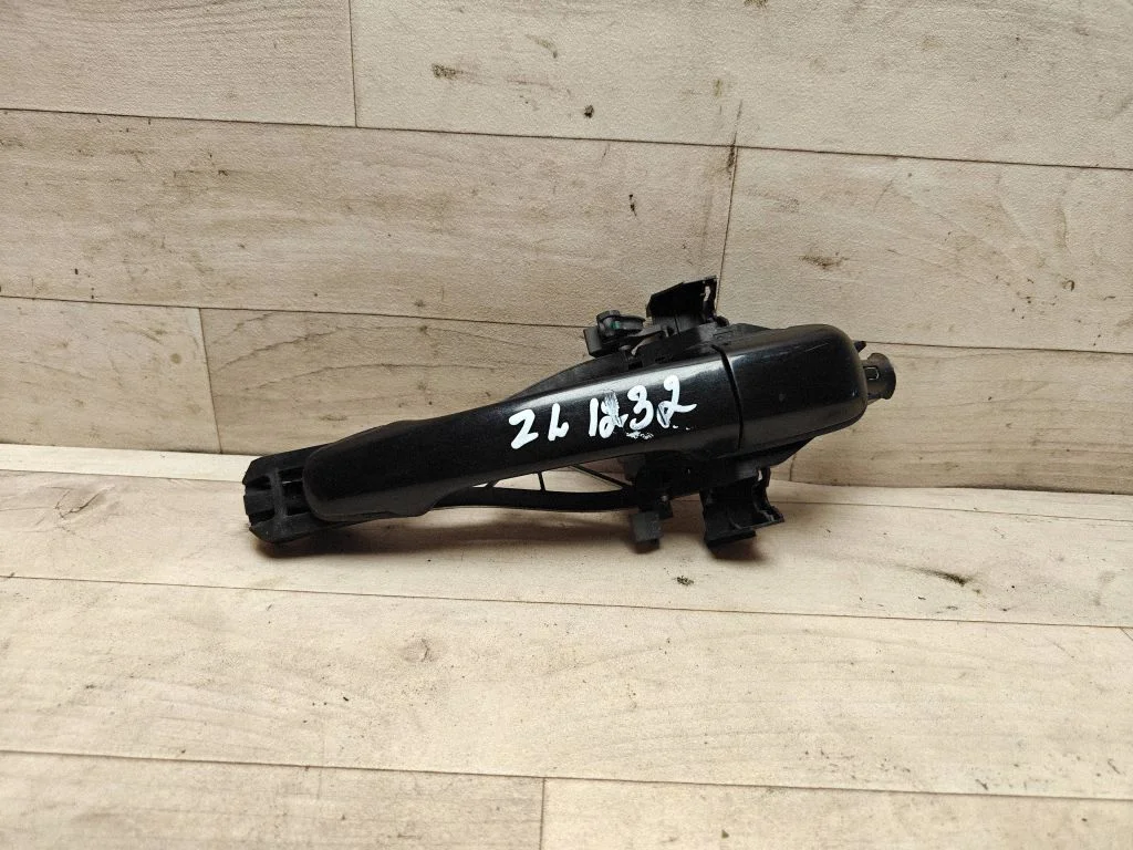 Klamka zewnętrzna drzwi tylnych 30784202