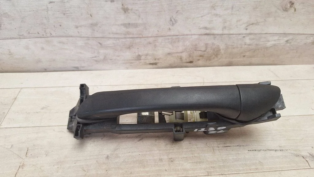 Rear door exterior handle – rear left