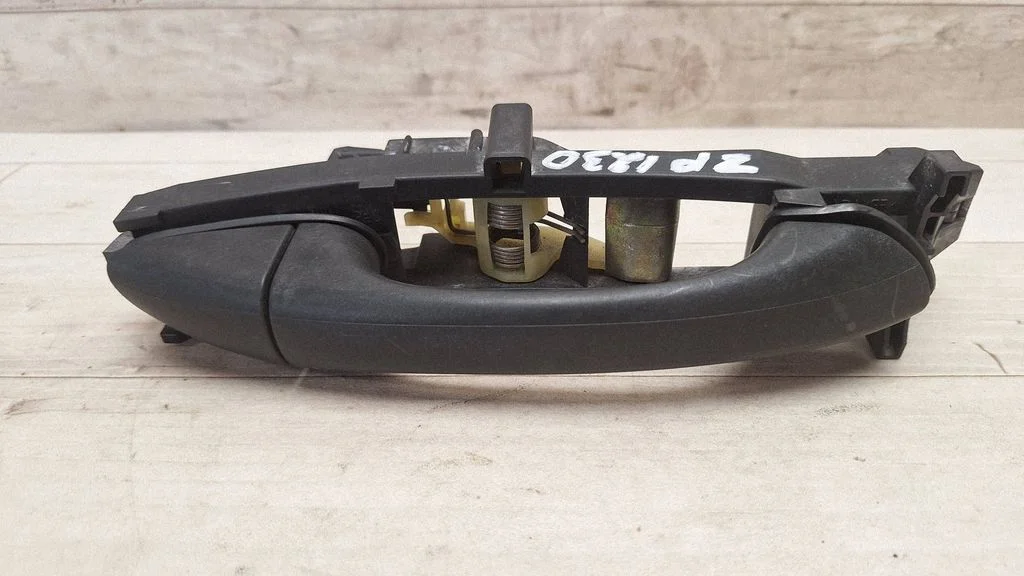 Rear door exterior handle – rear right