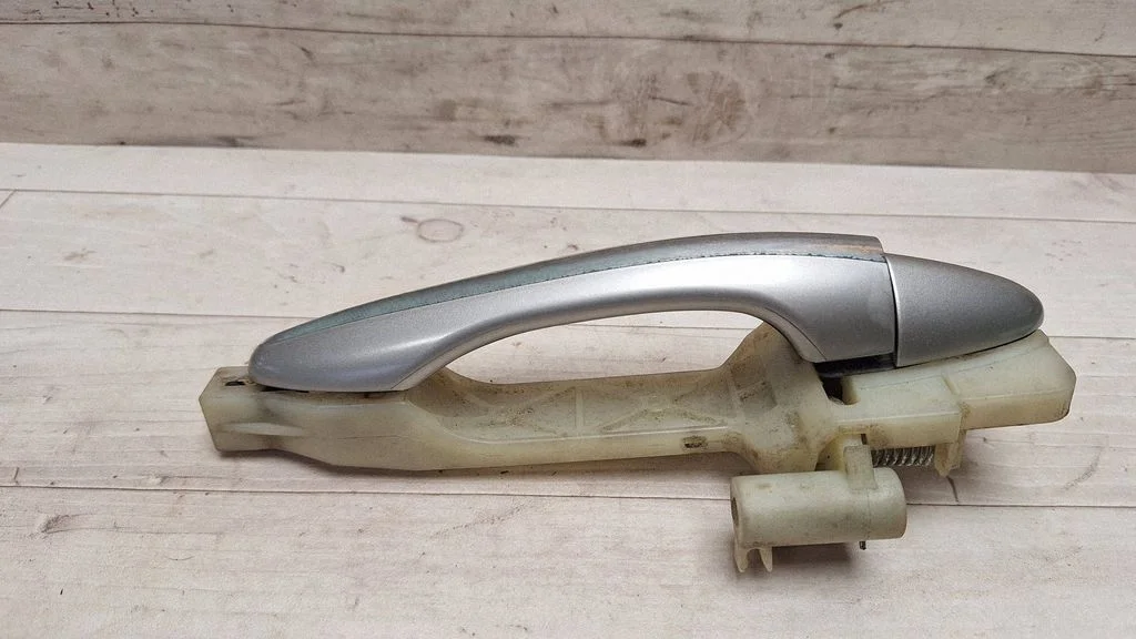 Rear door exterior handle – rear right