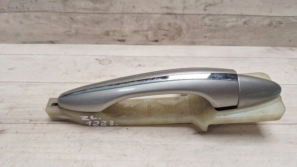 Rear door exterior handle – rear left