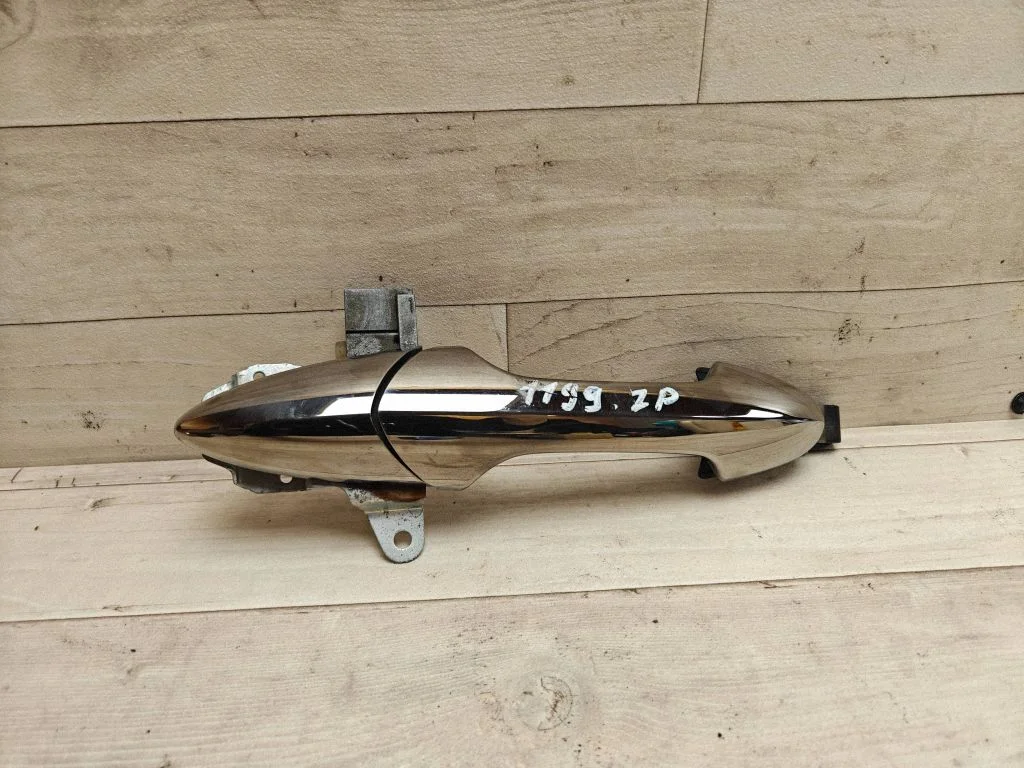 Rear door exterior handle – rear right