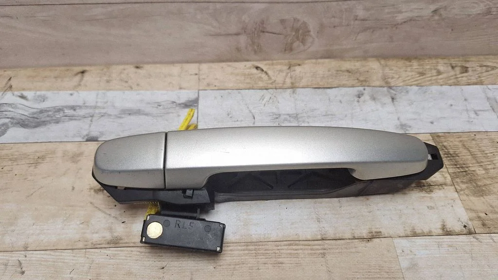 Tagaukse välimine käepide – Toyota Avensis T250 (2003-2006)