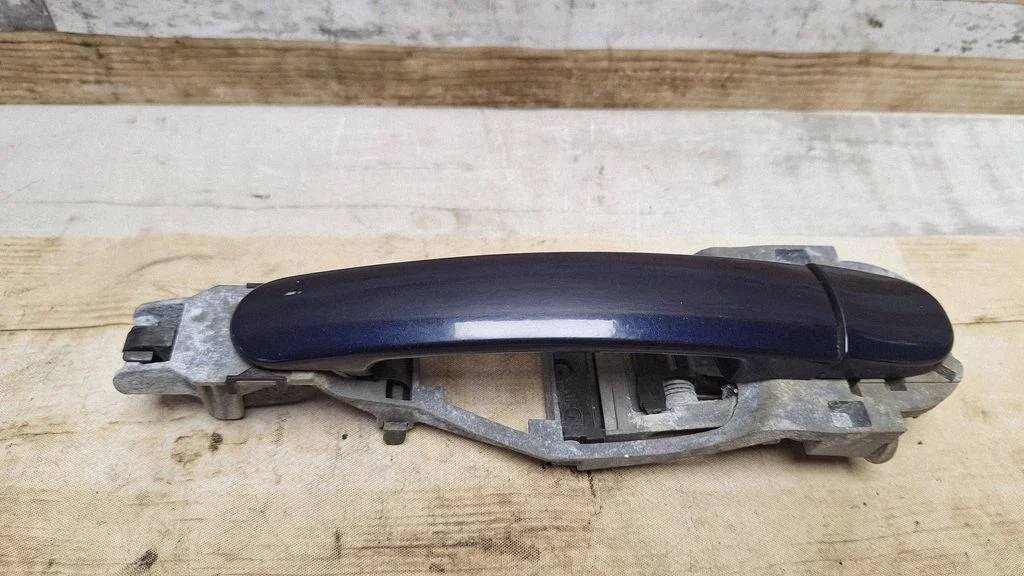Rear door exterior handle – rear left