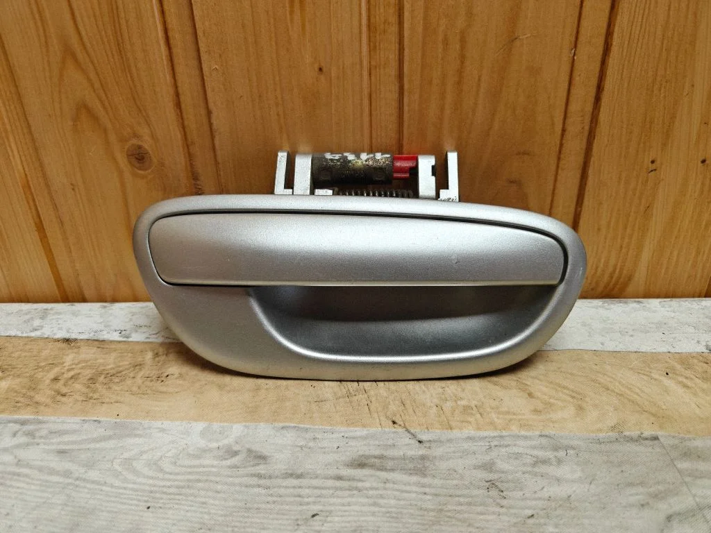 Rear door exterior handle – Subaru Outback (2004-2006)