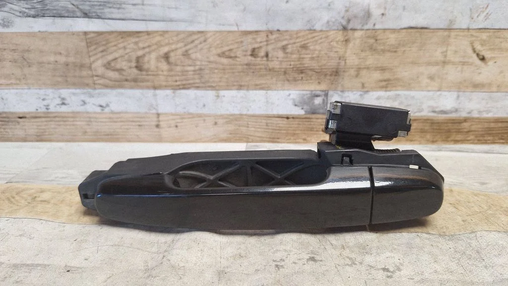 Rear door exterior handle – rear left