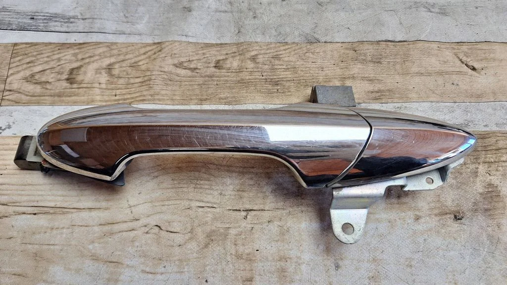 Rear door exterior handle – rear left