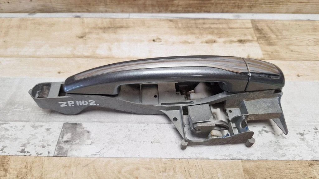 Rear door exterior handle – rear right
