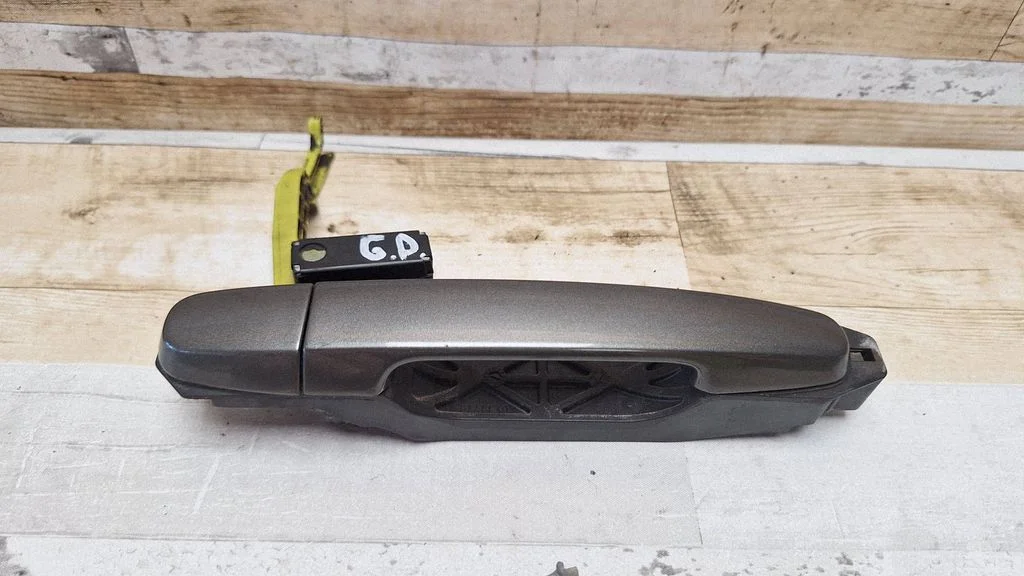 Rear door exterior handle – rear right