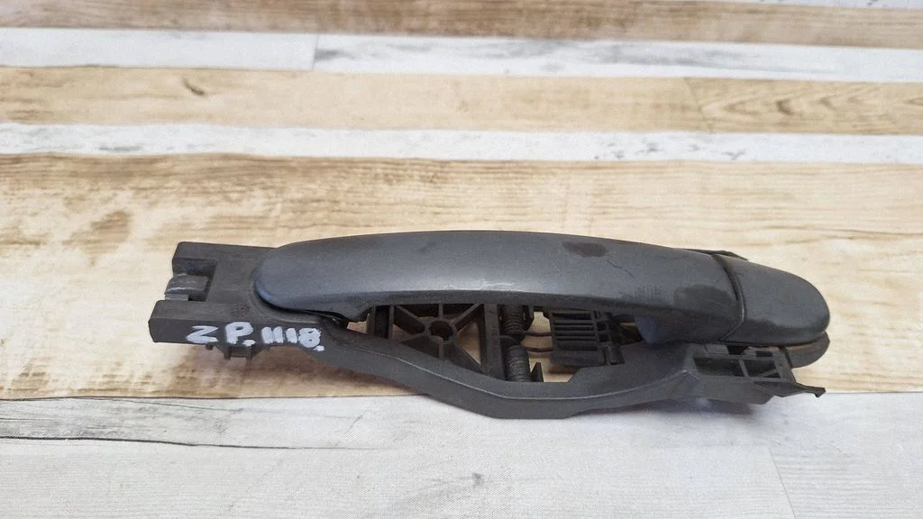 Rear door exterior handle – rear right