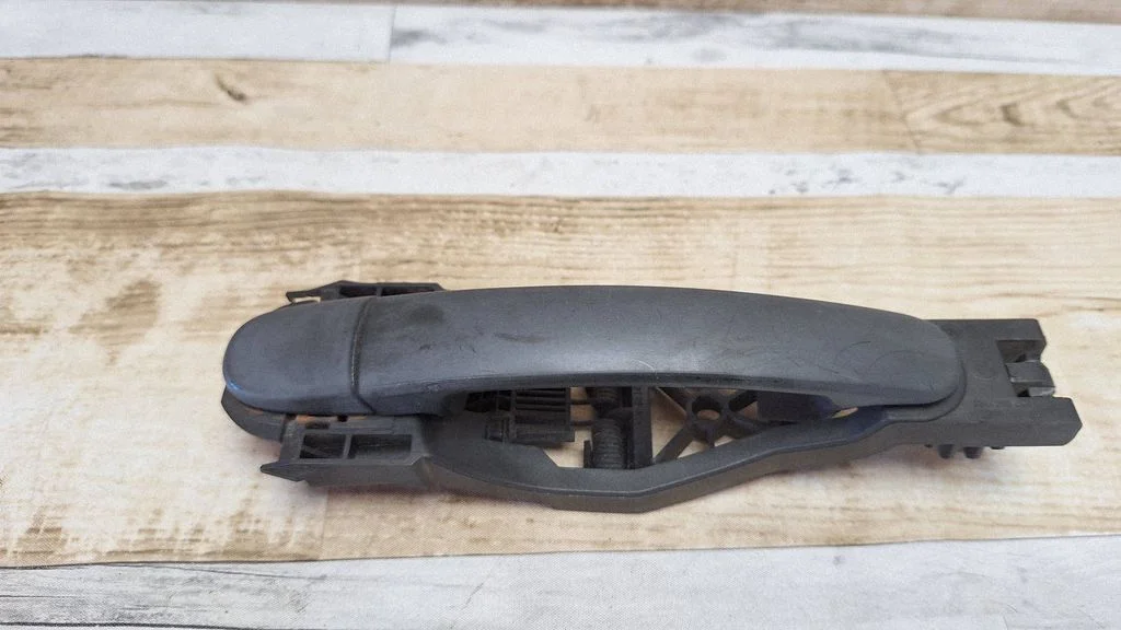 Rear door exterior handle – rear left