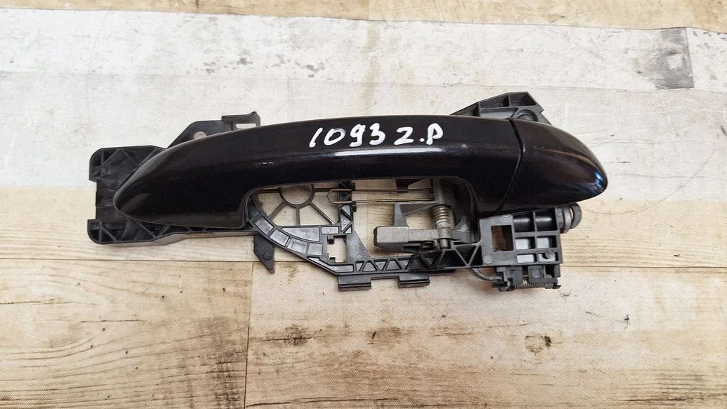 Rear door exterior handle – Volkswagen Passat B6 (2005-2010)