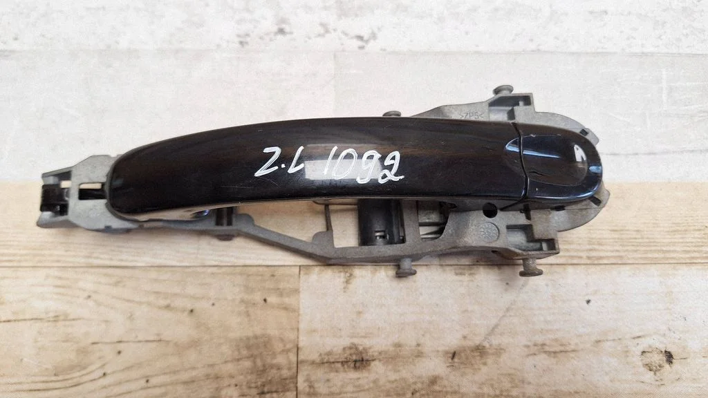 Rear door exterior handle – Volkswagen Jetta V (2005-2010)