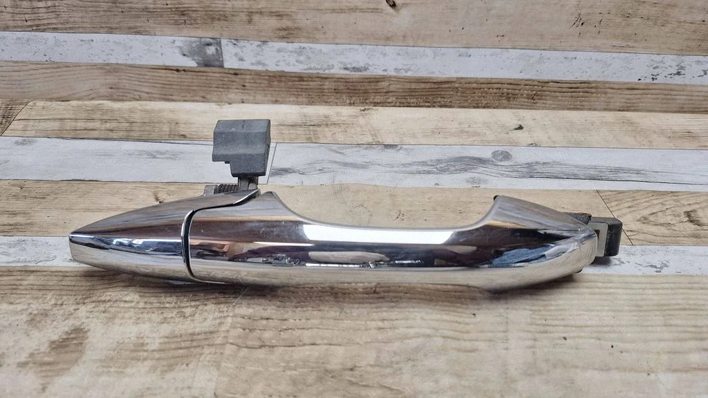 Rear door exterior handle – rear right