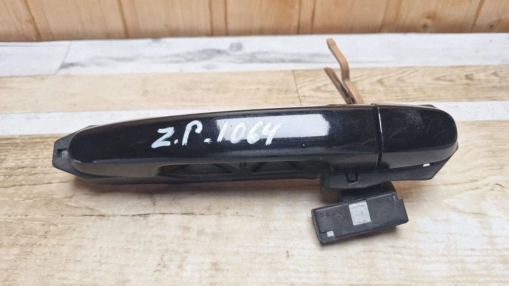 Rear door exterior handle – rear right